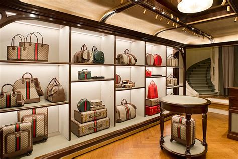 gucci flagship store paris.